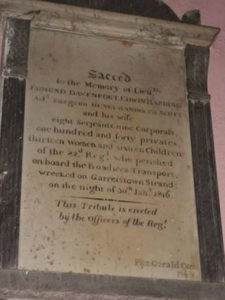 Placa en recuerdo de las víctimas de la tempestad del 30 de Enero de 1816, que se encuentra en St. Multase Church de Kinsale.